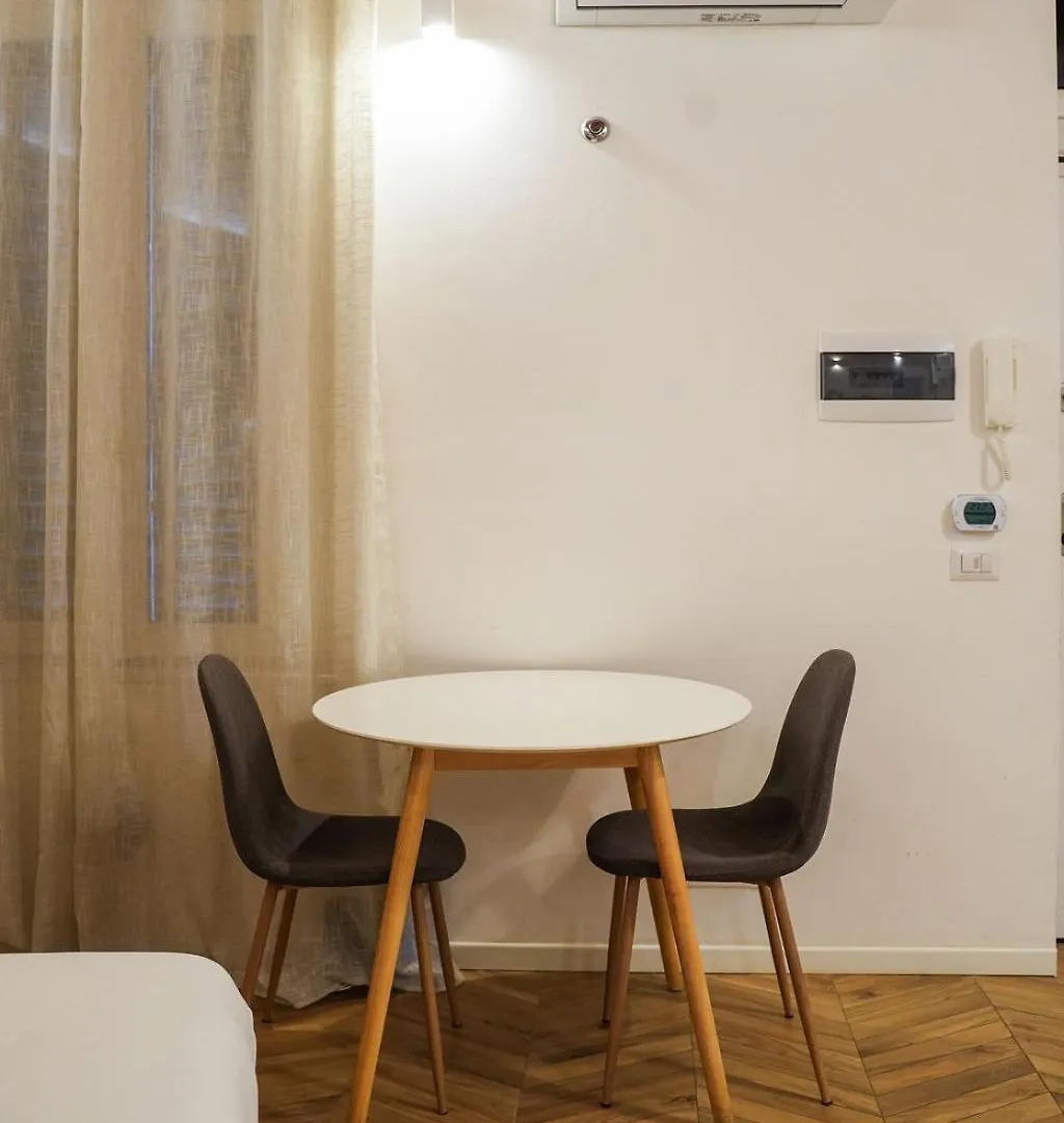 Apartment Brera La Suite Milan Italy